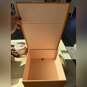 LOUIS VUITTON box